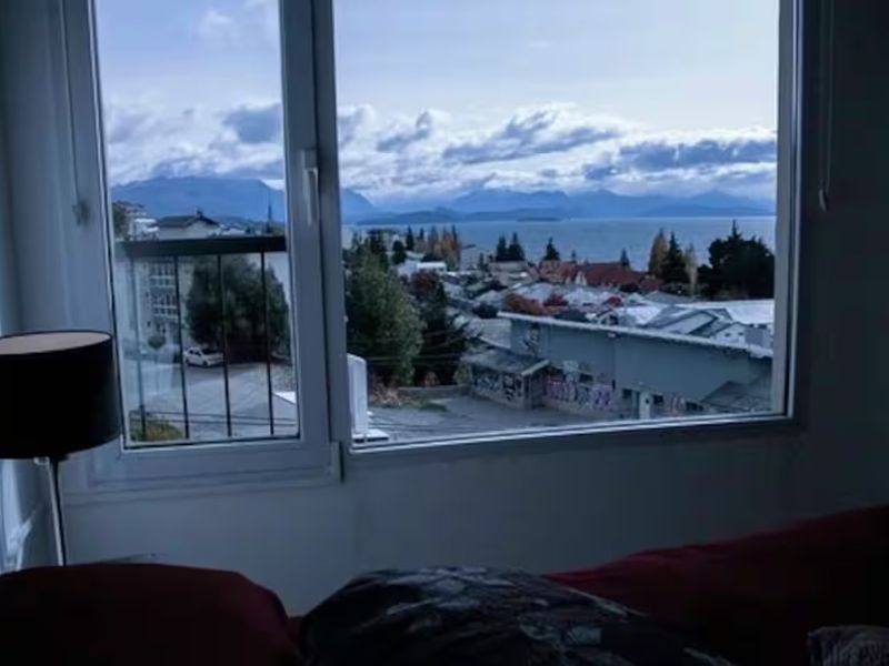 Living con vista al lago